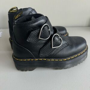 Doc Dr. Martens Devon Heart Leather Platform Boots Size 7